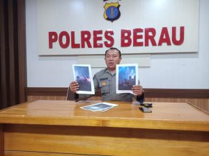 Ft:Humas Polres Berau Iptu Suradi Press Release di ruangan Polres berau menunjukan foto saat keributan disalah satu Caffe Tanjung Redeb.