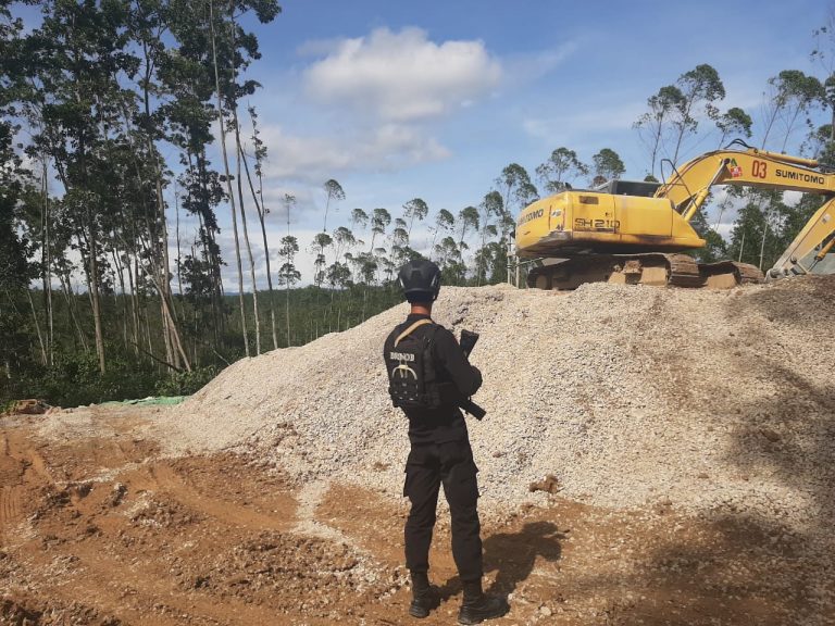 IMG-20221110KAWAL IKN: Personel Polda Kaltim rutin melakukan patroli keamanan di kawasan pembangunan IKN.WA0051