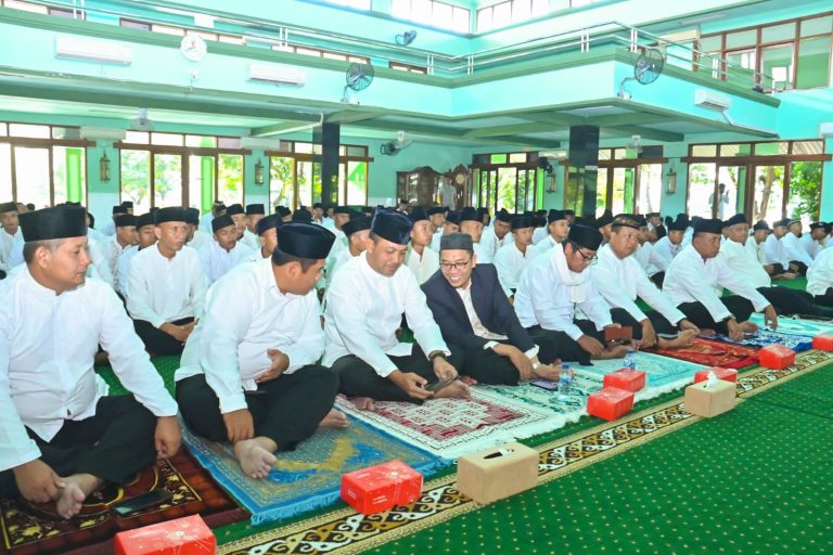 2. Pangdam VBrawijaya Ikuti Istighosah Qubro bersama Wapres RI, KASAD dan Ribuan Prajurit