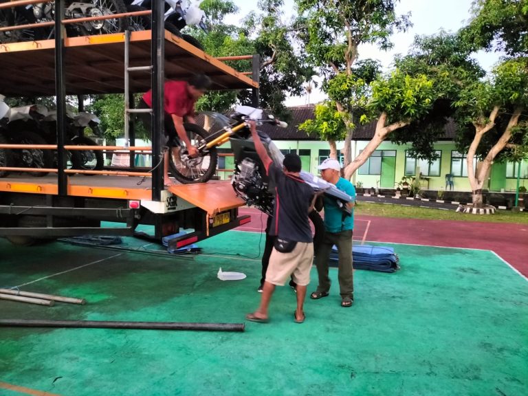 FOTO:KodimKlungkung-Terima-40-Unit-Honda