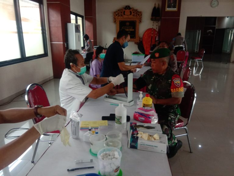 2. Prajurit Kodim Klungkung Ikut Donor Darah