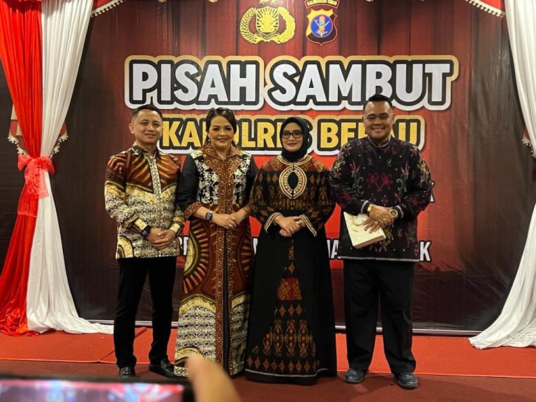 FOTO:Acara pisah sambit Mantan Kapolres Berau AKBP Shindu Brahmarya dengan pejabat Kapolres Berau yang baru AKBP Steyven Jonly Manopo, Jumat (21/7/2023), meriah.