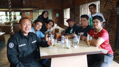 FOTO: Humas Polres Kiri bersama awak Media di rumah makan silahtuhrohmi