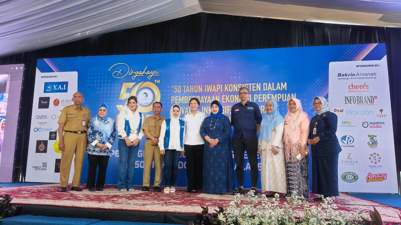 Ikatan Wanita Pengusaha Indonesia (IWAPI) merayakan HUT ke-50 dengan tema "Konsisten dalam Pemberdayaan Ekonomi Perempuan, Inovatif, Inklusif, Kolaboratif Menuju Indonesia Emas