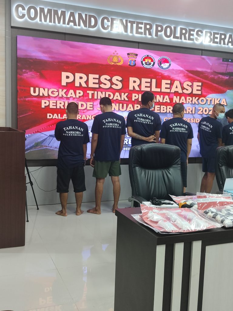 IMG_20250228_094133 Foto: Tersangka Tindak Pidana Kasus Narkotika Diamankan Jajaeran Polres Berau,Kalimantan Timur.
