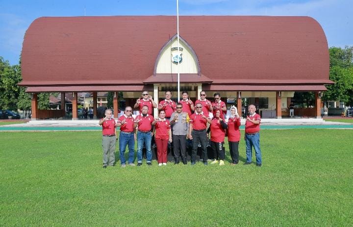 Pulau Lombok, NTB, menjadi tuan rumah silaturahmi Ikatan Keluarga Alumni Lemhannas (IKAL) Angkatan 57 pada 21–23 Februari 2025, yang dihadiri anggota IKAL 57 dari seluruh Indonesia dan dipimpin oleh Kapolda NTB, Irjen Pol Hadi Gunawan, alumni