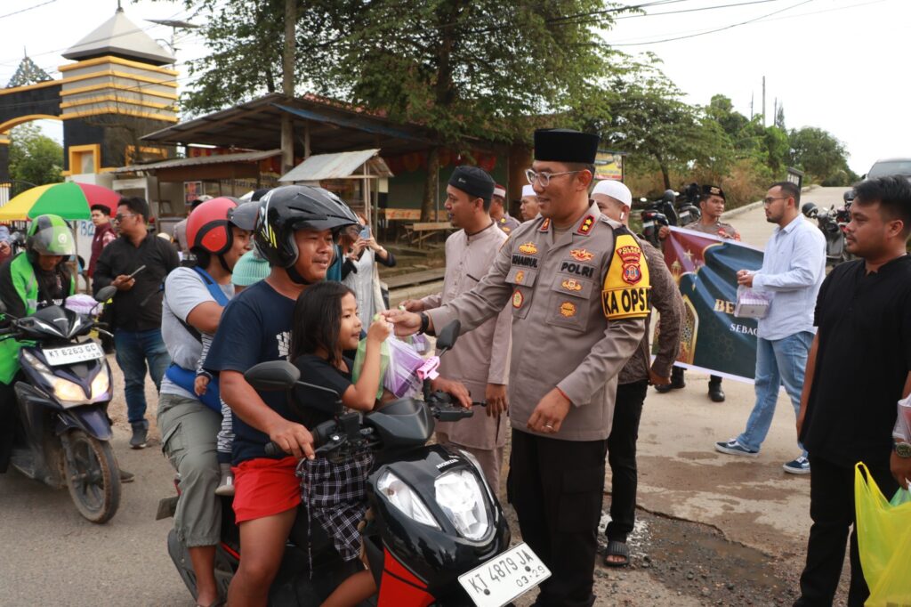 Polres Berau Berbagi Takjil Dibulan Ramadhan